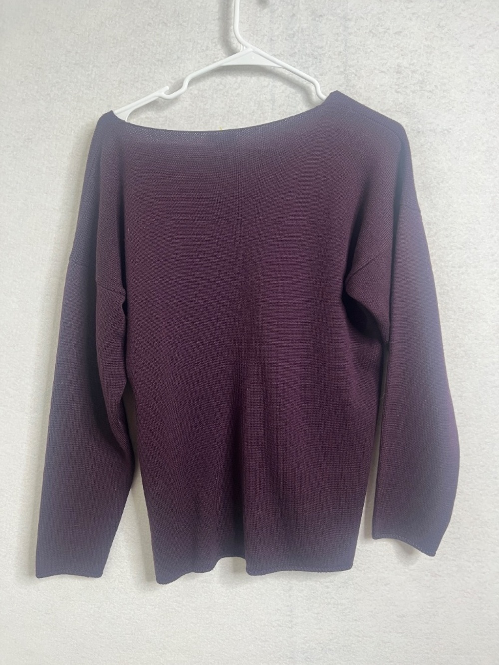 Industria Italian Wool Sweater Plum V-Neck Lightweight Knit - Picture 2 of 3